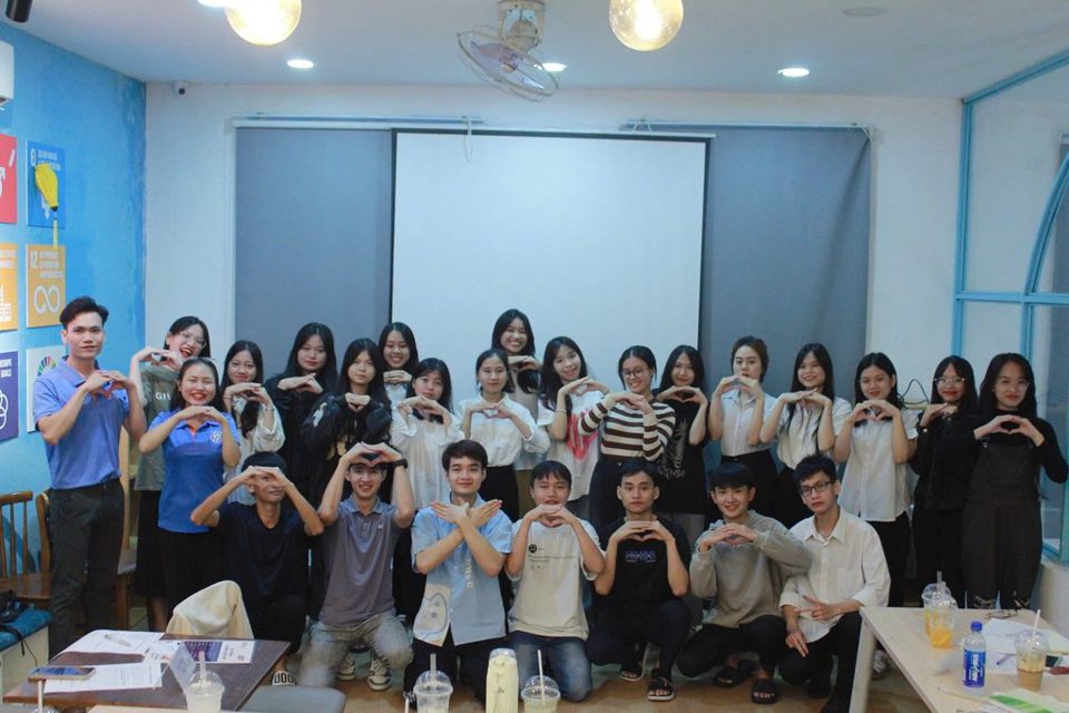 Hoạt động sinh viên cùng câu lạc bộ